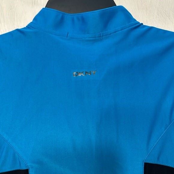 DKNY Golf Women’s Blue Short Sleeve Zip Polo Shirt Size M Athletic Stretch - Picture 7 of 8